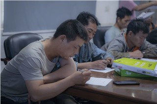 朝陽集團(tuán)開展行車和有限作業(yè)空間安全操作培訓(xùn)、道路交通安全培訓(xùn)